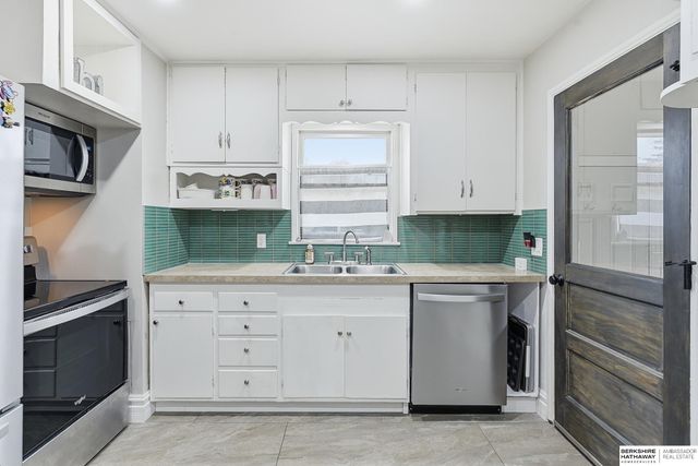 6058 Patterson Street, Omaha, NE 68117