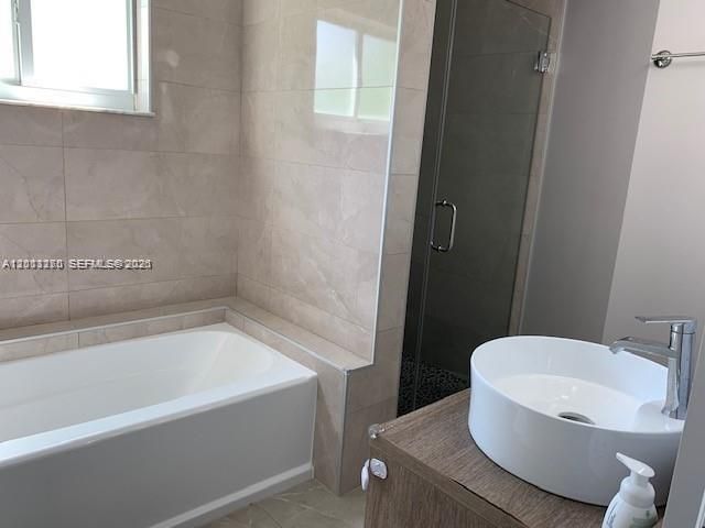 220 187th St, Sunny Isles Beach, FL 33160