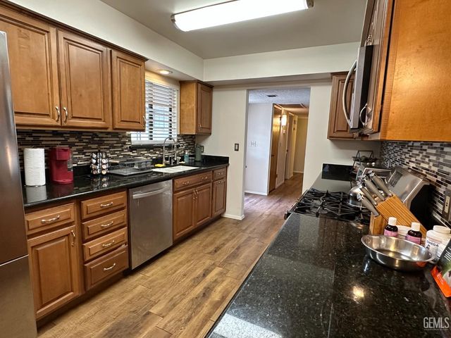 2825 Kootenay Court, Bakersfield, CA 93309