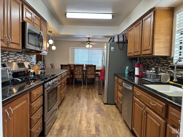 2825 Kootenay Court, Bakersfield, CA 93309