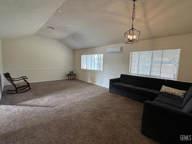 2825 Kootenay Court, Bakersfield, CA 93309