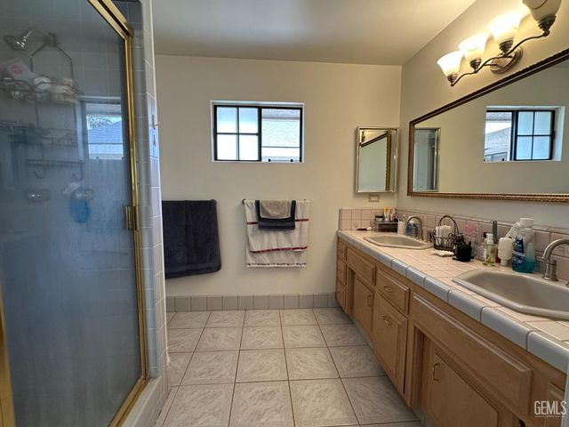 2825 Kootenay Court, Bakersfield, CA 93309