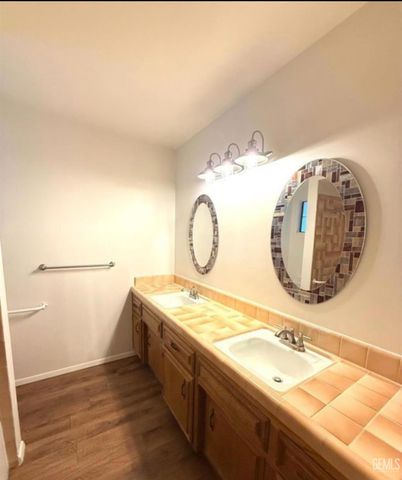 2825 Kootenay Court, Bakersfield, CA 93309