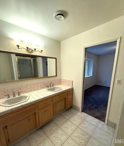 2825 Kootenay Court, Bakersfield, CA 93309