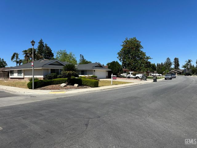 2825 Kootenay Court, Bakersfield, CA 93309