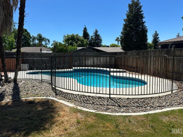 2825 Kootenay Court, Bakersfield, CA 93309