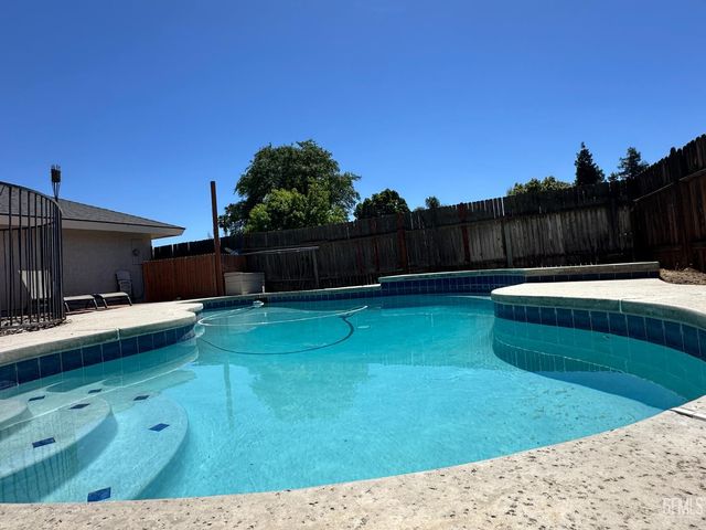 2825 Kootenay Court, Bakersfield, CA 93309