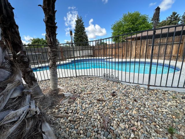 2825 Kootenay Court, Bakersfield, CA 93309