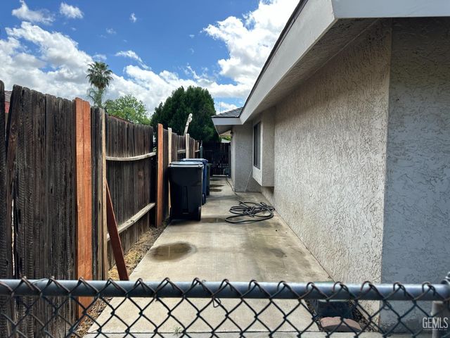 2825 Kootenay Court, Bakersfield, CA 93309