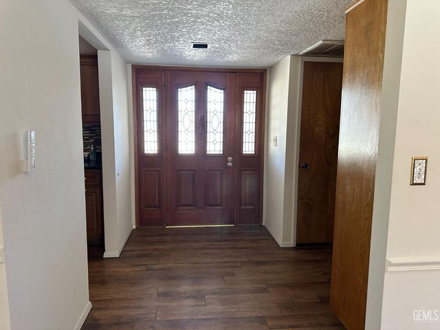 2825 Kootenay Court, Bakersfield, CA 93309