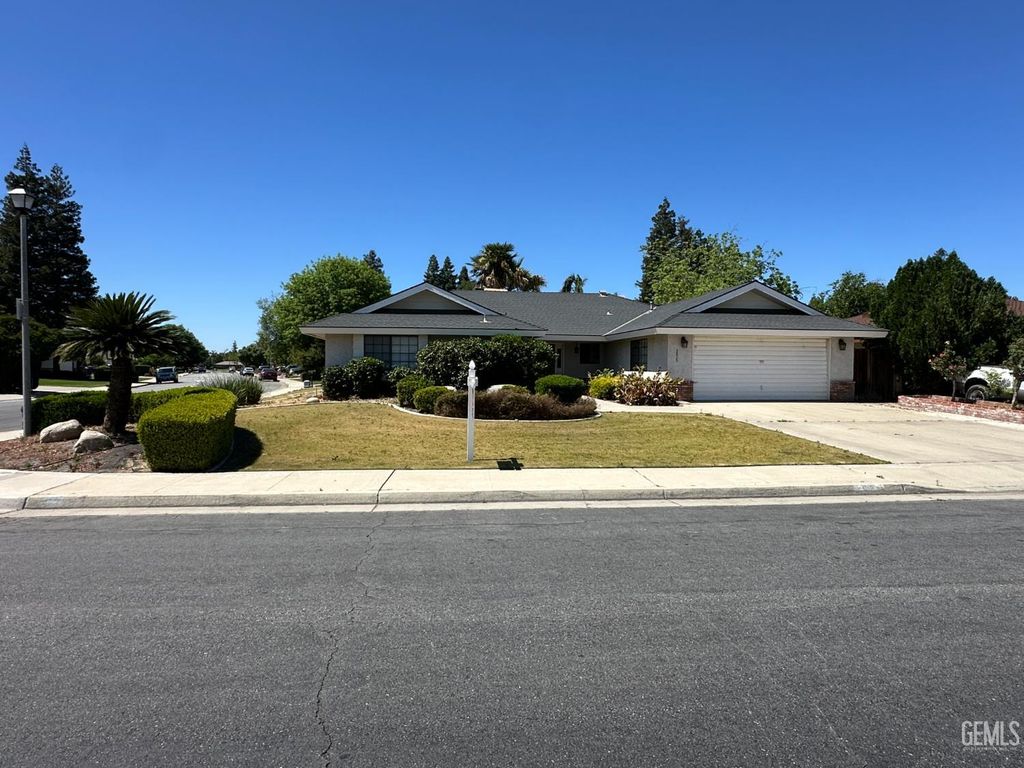 2825 Kootenay Court, Bakersfield, CA 93309