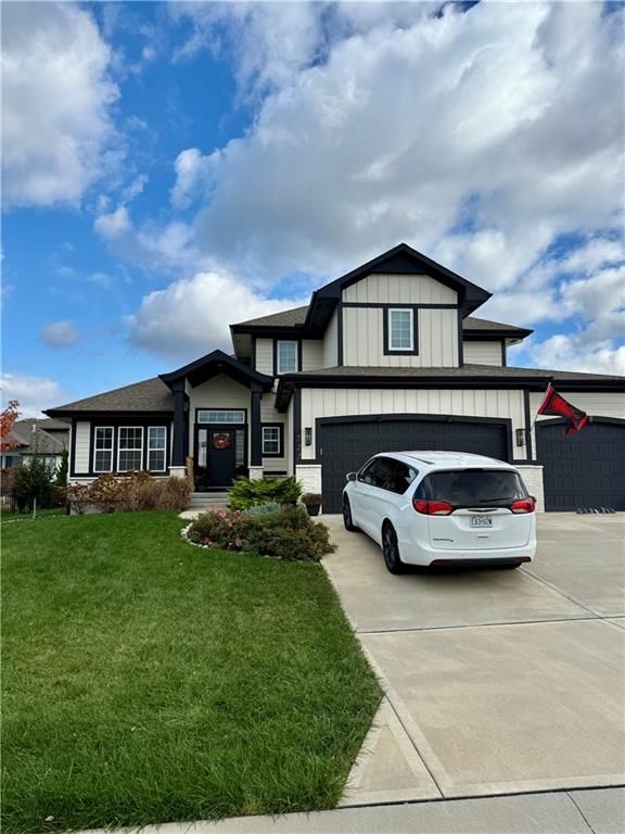 521 NE Hidden View Lane, Lee's Summit, MO 64086