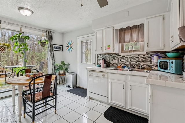 1886 James B Drive, Mcdonald, OH 44437