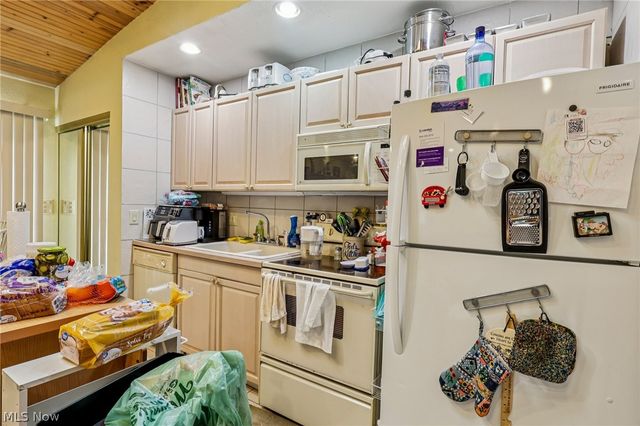 1886 James B Drive, Mcdonald, OH 44437