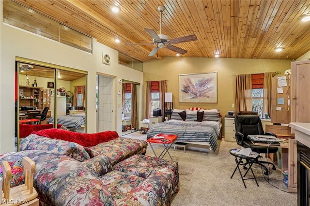 1886 James B Drive, Mcdonald, OH 44437
