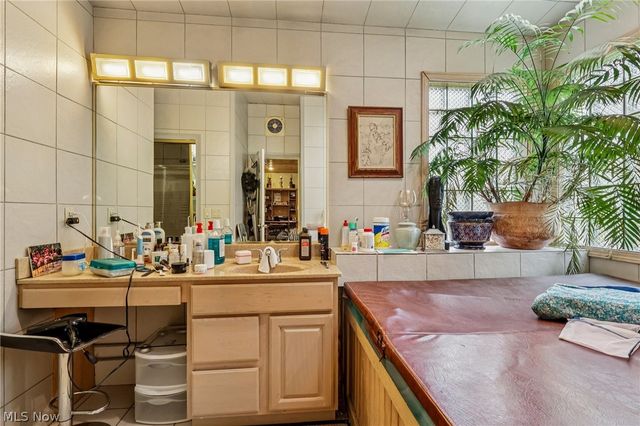 1886 James B Drive, Mcdonald, OH 44437