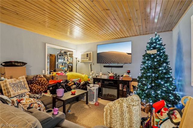 1886 James B Drive, Mcdonald, OH 44437