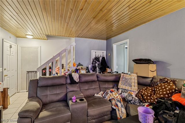 1886 James B Drive, Mcdonald, OH 44437