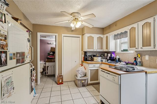 1886 James B Drive, Mcdonald, OH 44437