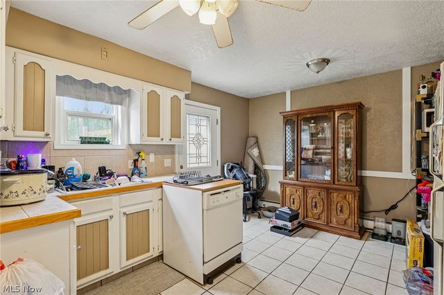1886 James B Drive, Mcdonald, OH 44437