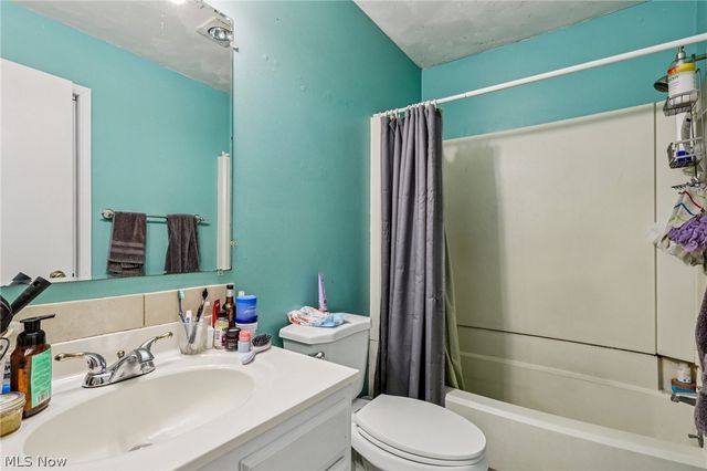1886 James B Drive, Mcdonald, OH 44437
