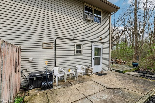 1886 James B Drive, Mcdonald, OH 44437