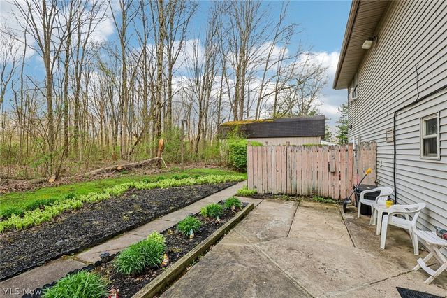 1886 James B Drive, Mcdonald, OH 44437