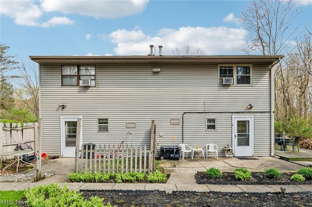1886 James B Drive, Mcdonald, OH 44437