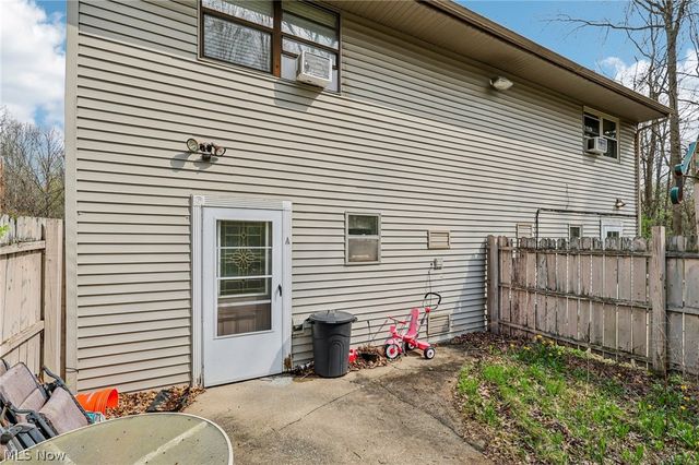 1886 James B Drive, Mcdonald, OH 44437