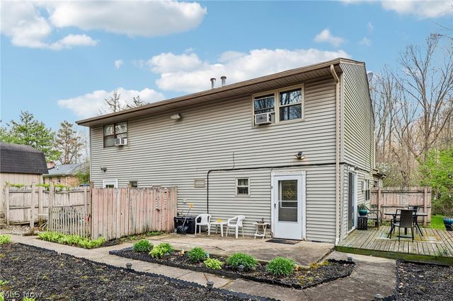 1886 James B Drive, Mcdonald, OH 44437