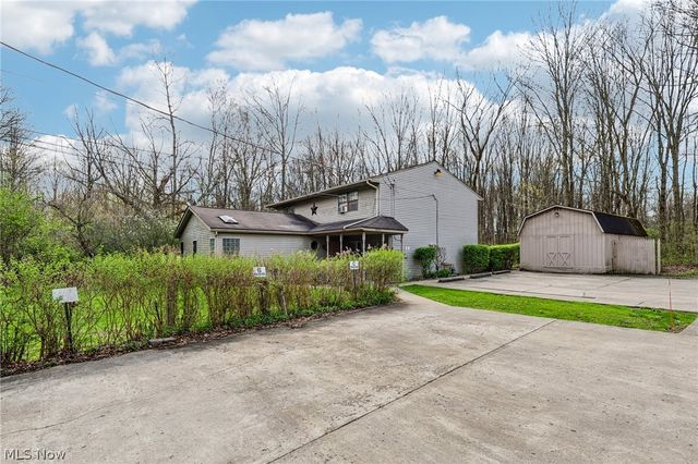 1886 James B Drive, Mcdonald, OH 44437