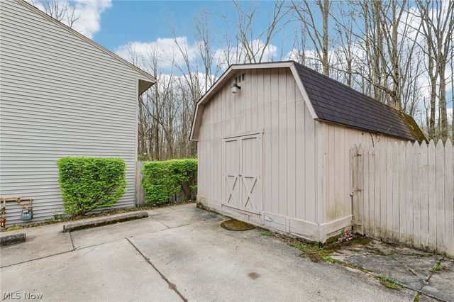 1886 James B Drive, Mcdonald, OH 44437