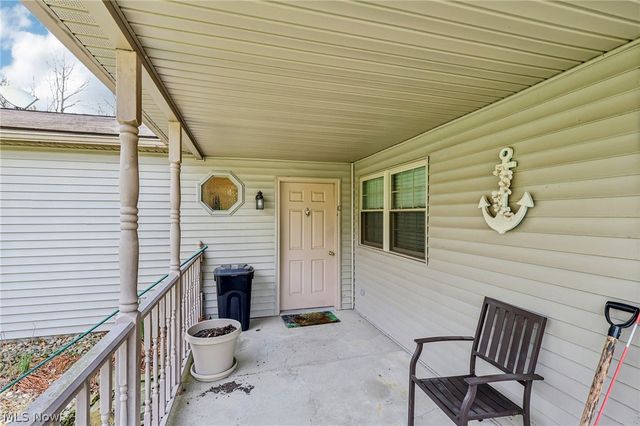 1886 James B Drive, Mcdonald, OH 44437