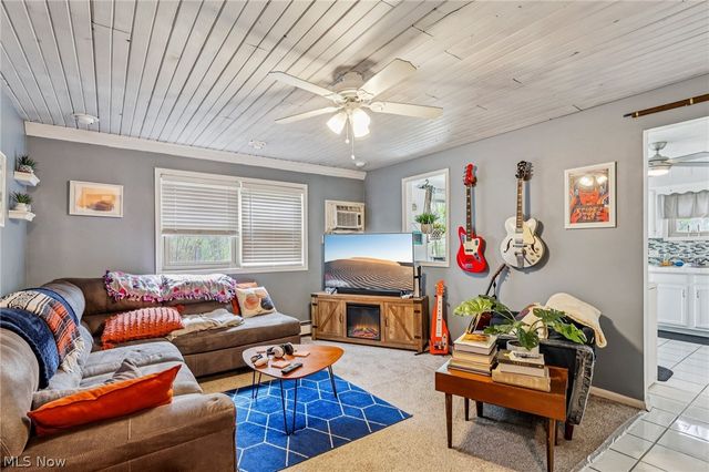 1886 James B Drive, Mcdonald, OH 44437