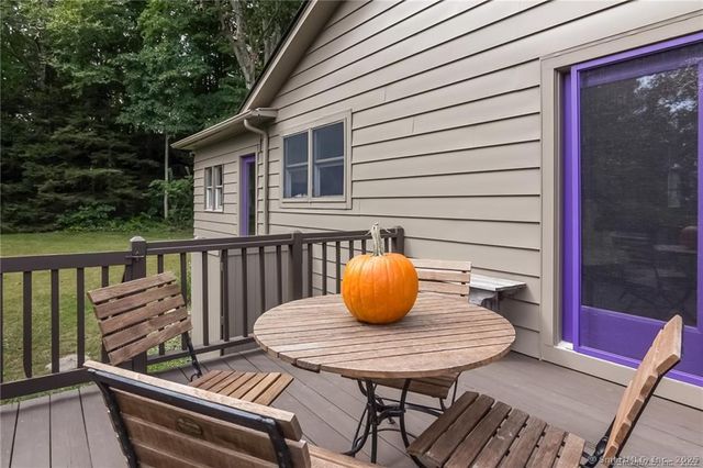54 Jacobs Lane, Guilford, CT 06437
