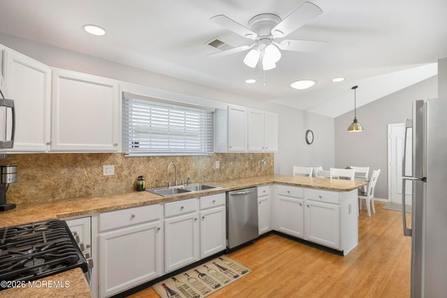 212 N Pondview Boulevard 212, Monroe, NJ 08831