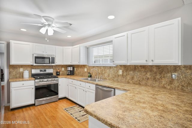 212 N Pondview Boulevard 212, Monroe, NJ 08831
