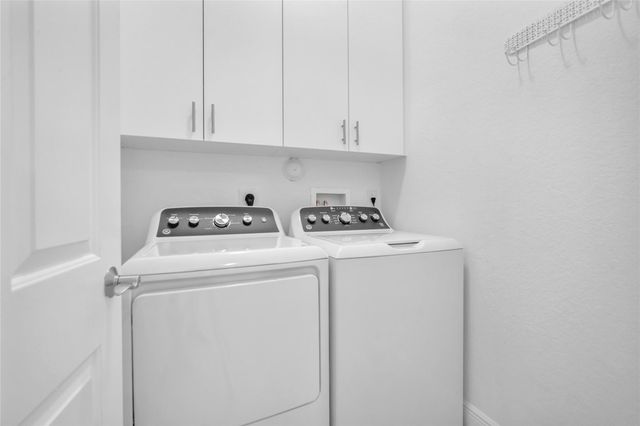 6809 N Lakeside Circle 101, Davie, FL 33314