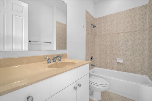 6809 N Lakeside Circle 101, Davie, FL 33314