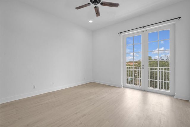 6809 N Lakeside Circle 101, Davie, FL 33314