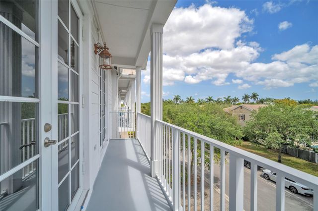 6809 N Lakeside Circle 101, Davie, FL 33314