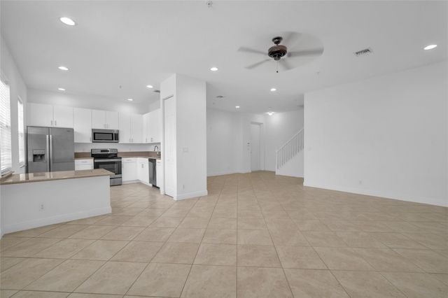 6809 N Lakeside Circle 101, Davie, FL 33314