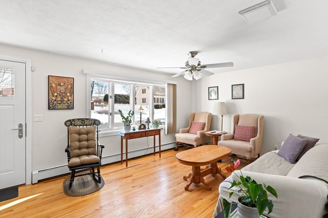 91 Knollwood Cir, Holyoke, MA 01040