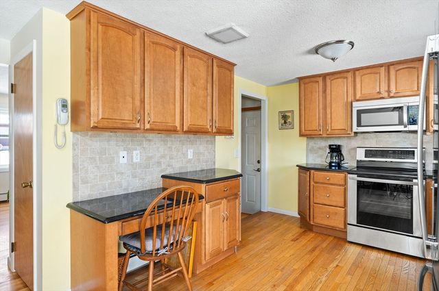 91 Knollwood Cir, Holyoke, MA 01040