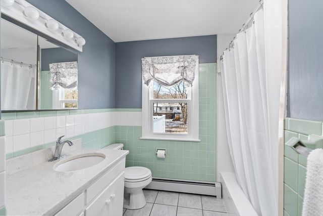 91 Knollwood Cir, Holyoke, MA 01040