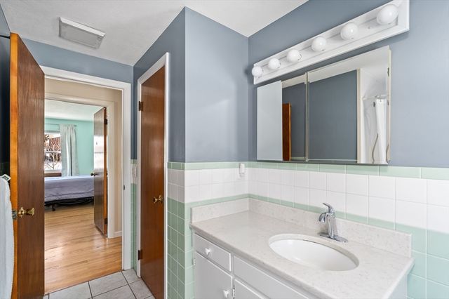 91 Knollwood Cir, Holyoke, MA 01040