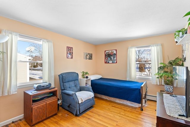 91 Knollwood Cir, Holyoke, MA 01040