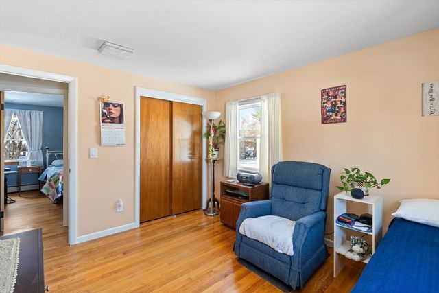 91 Knollwood Cir, Holyoke, MA 01040