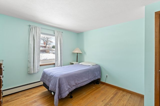 91 Knollwood Cir, Holyoke, MA 01040