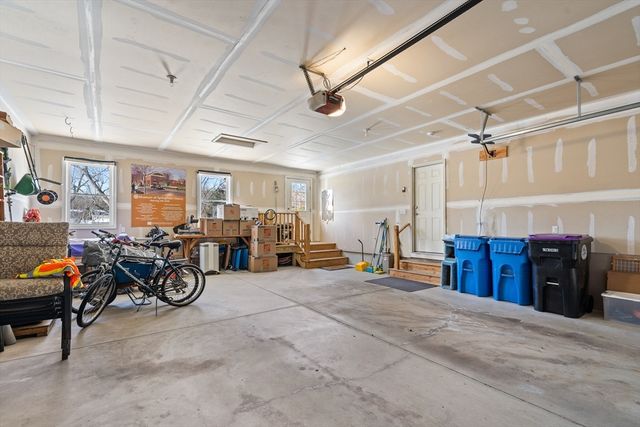 91 Knollwood Cir, Holyoke, MA 01040